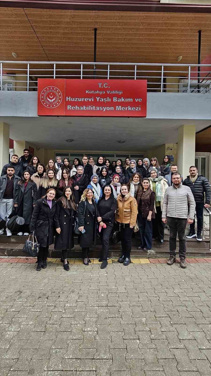 kutahya-huzurevine-anlamli-ziyaret