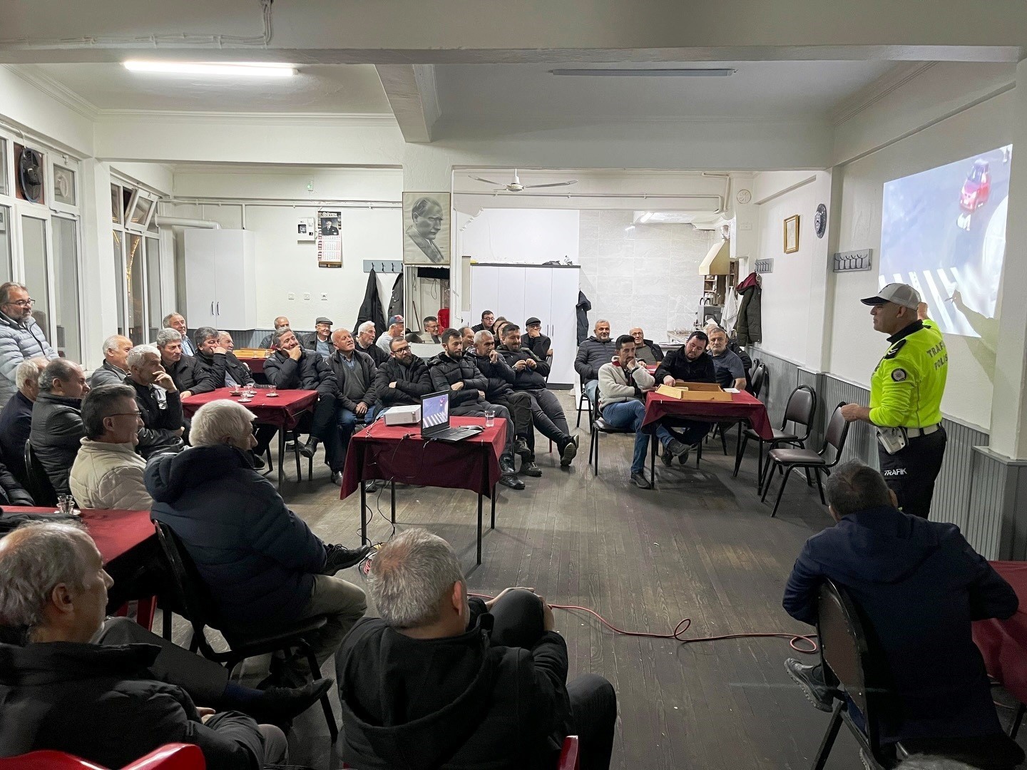 kutahya-il-emniyetinden-simavda-trafik-egitimi-ve-bilgilendirme-faaliyetleri