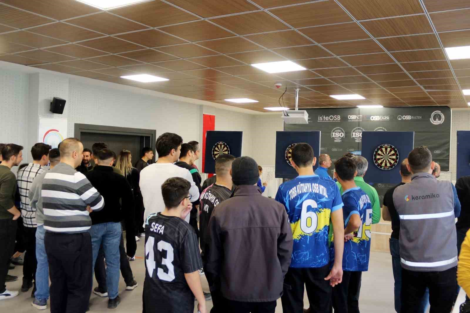 kutahya-osbde-firmalar-arasi-dart-turnuvasi-heyecani