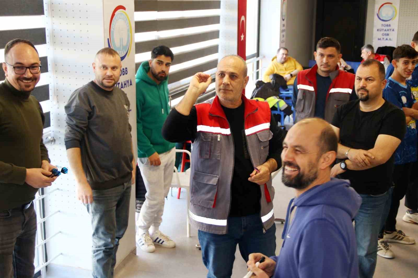 kutahya-osbde-firmalar-arasi-dart-turnuvasi-heyecani