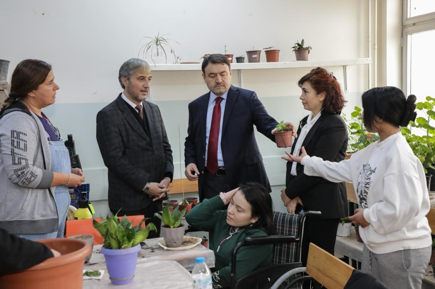 kutahya-valisi-isin-ozel-bireylerin-mesleki-beceriler-kazanmasi-ve-uretime-katilmasi-buyuk-onem-tasiyor