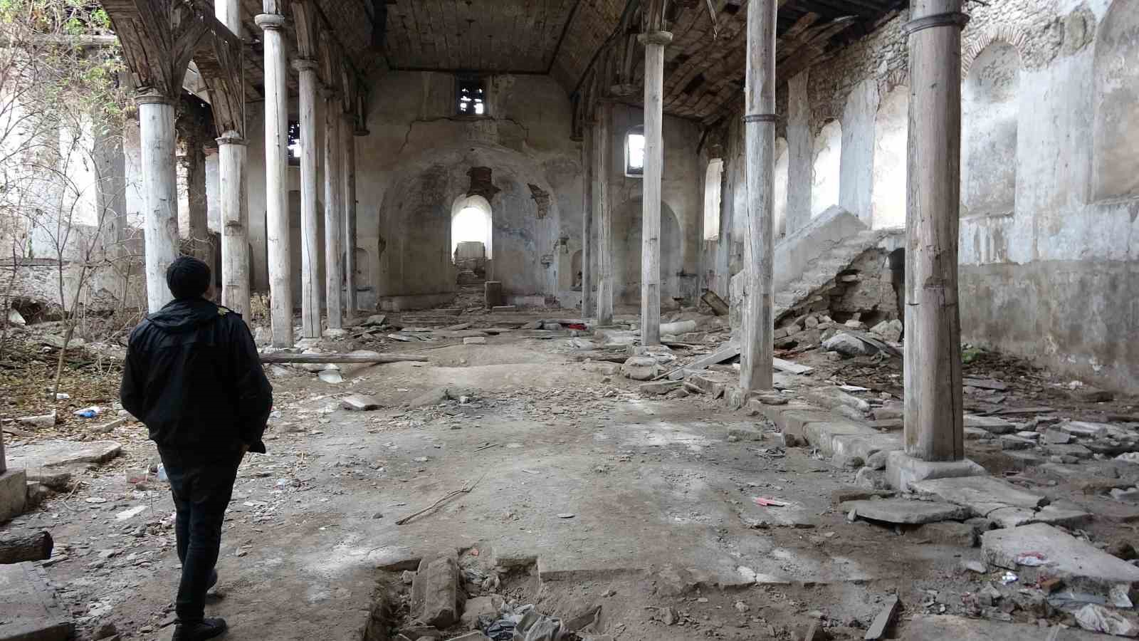 kutahya-valisi-isindan-kilise-restorasyonu-aciklamasi-tarihi-bir-degeri-sehrimize-kazandiracagiz