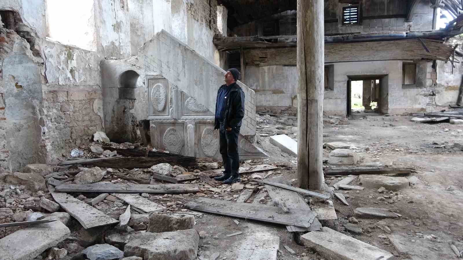 kutahya-valisi-isindan-kilise-restorasyonu-aciklamasi-tarihi-bir-degeri-sehrimize-kazandiracagiz