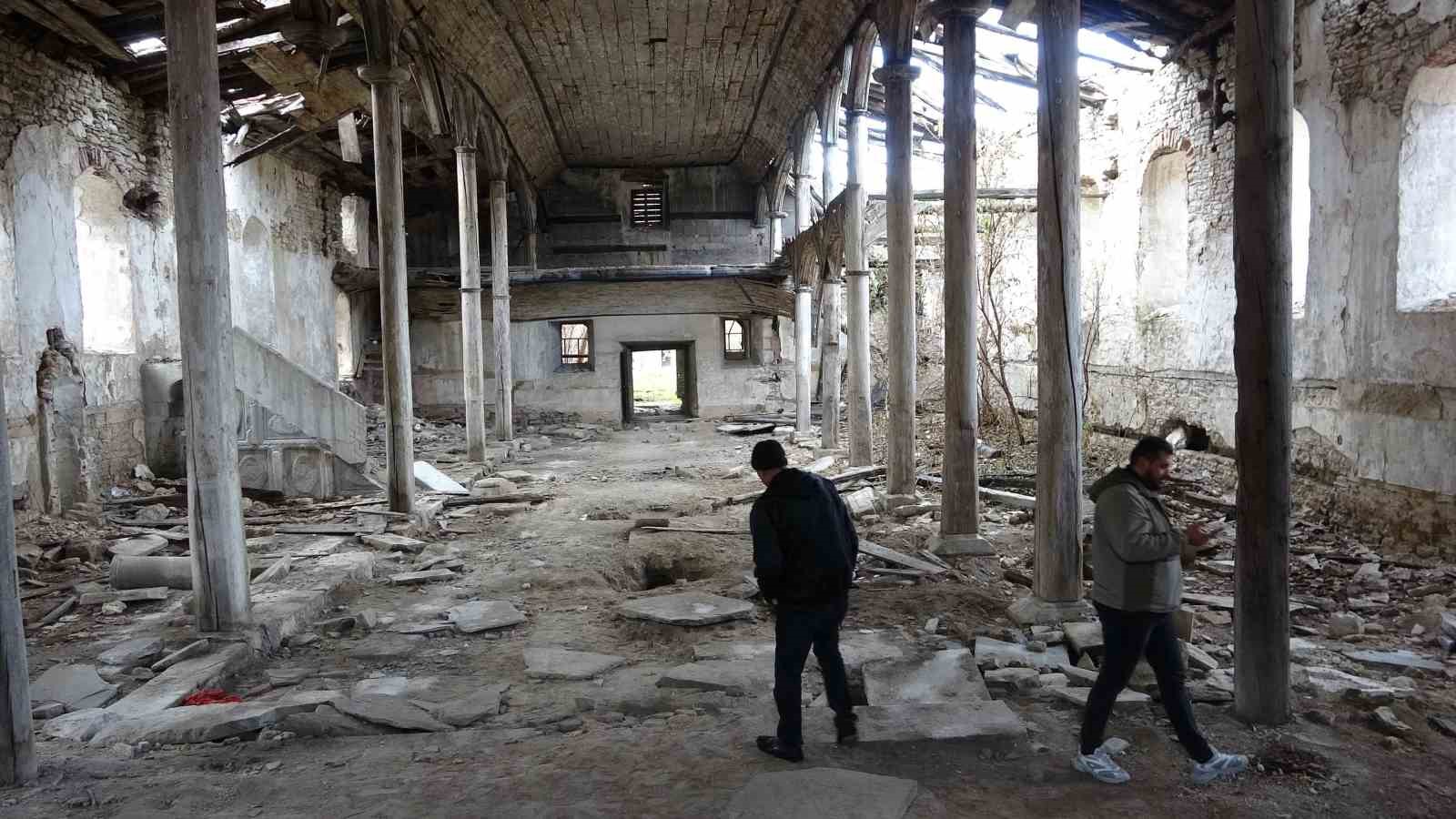 kutahya-valisi-isindan-kilise-restorasyonu-aciklamasi-tarihi-bir-degeri-sehrimize-kazandiracagiz