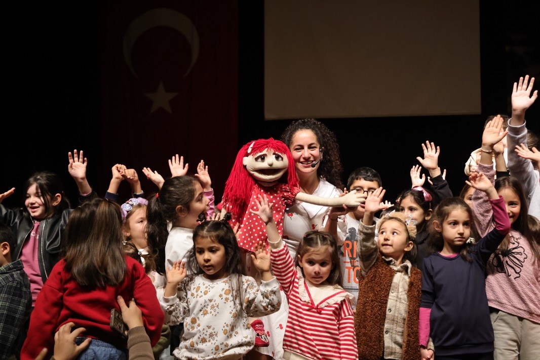 kutahyada-ecem-ile-cilek-vantrolog-gosterisine-cocuklardan-ilgi