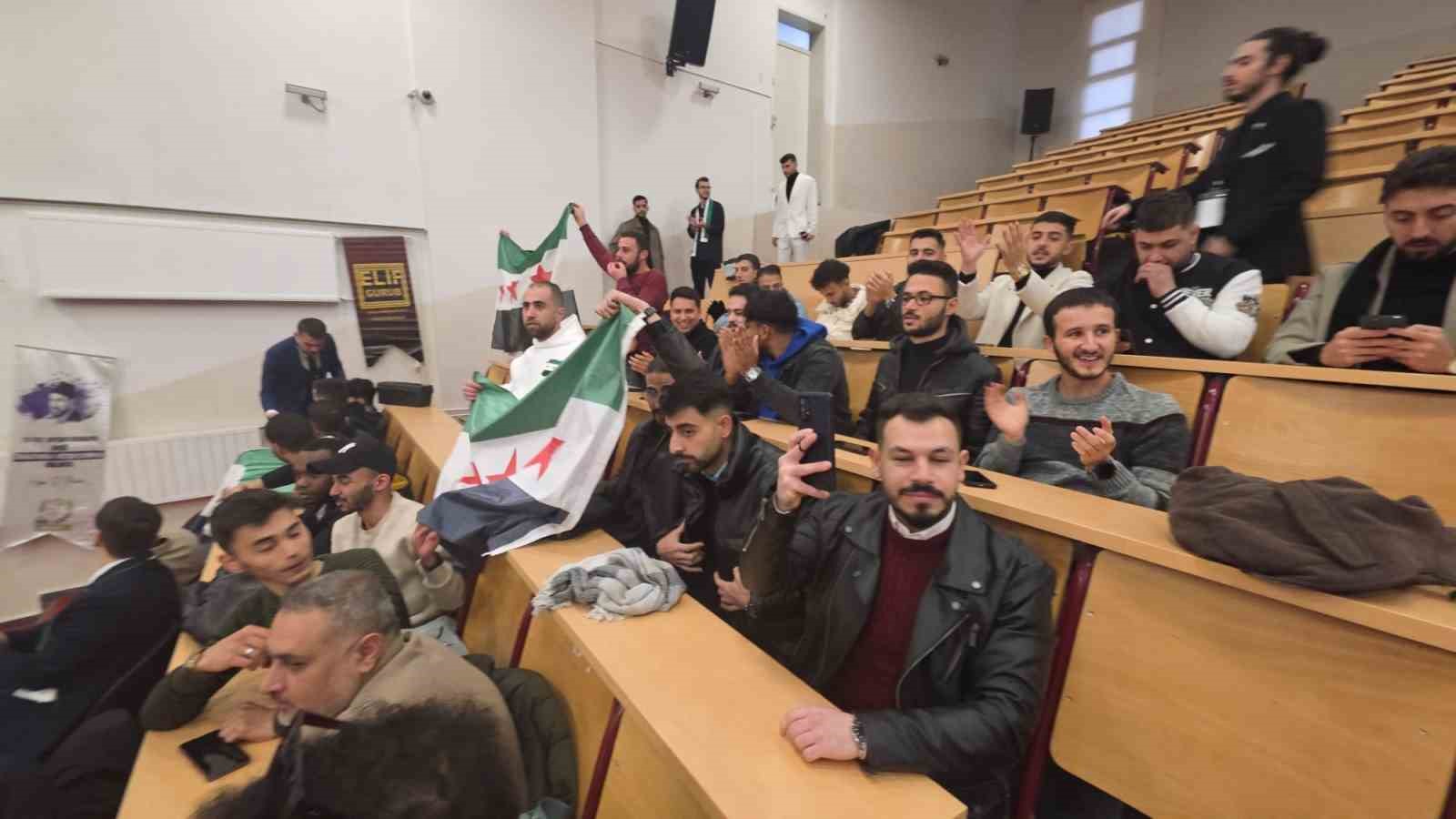 kutahyada-egitim-goren-suriyeli-ogrenciler-baas-rejiminin-devrilmesinin-birinci-yil-donumunu-kutladi