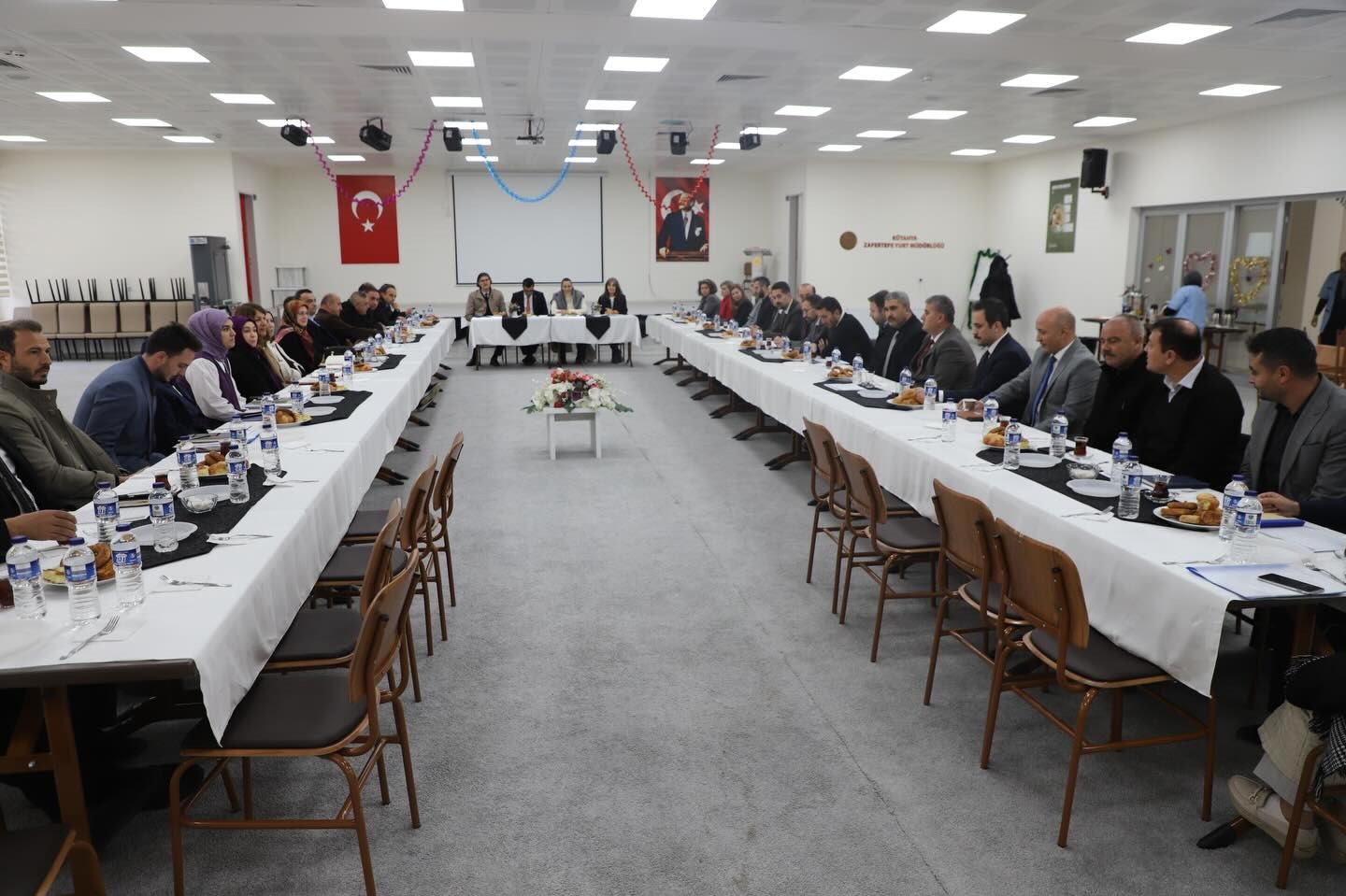 kutahyada-genclik-ve-spor-mudurleri-bir-araya-geldi