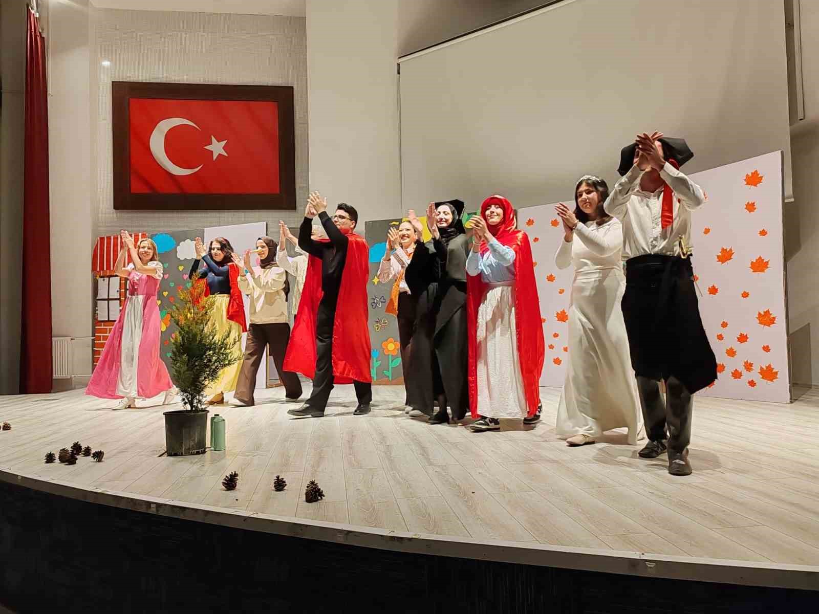 kutahyada-ormanin-sifresi-adli-cocuk-tiyatrosu-ogrencilerle-bulustu