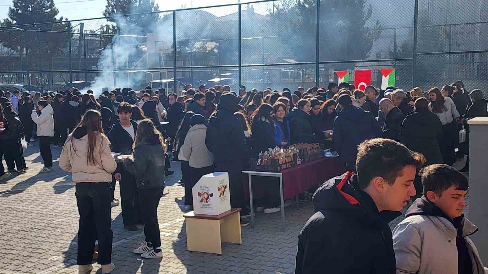 kutahyadaki-okullarda-filistine-destek-amaciyla-duzenlenen-hayir-carsisi-etkinlikleri-devam-ediyor