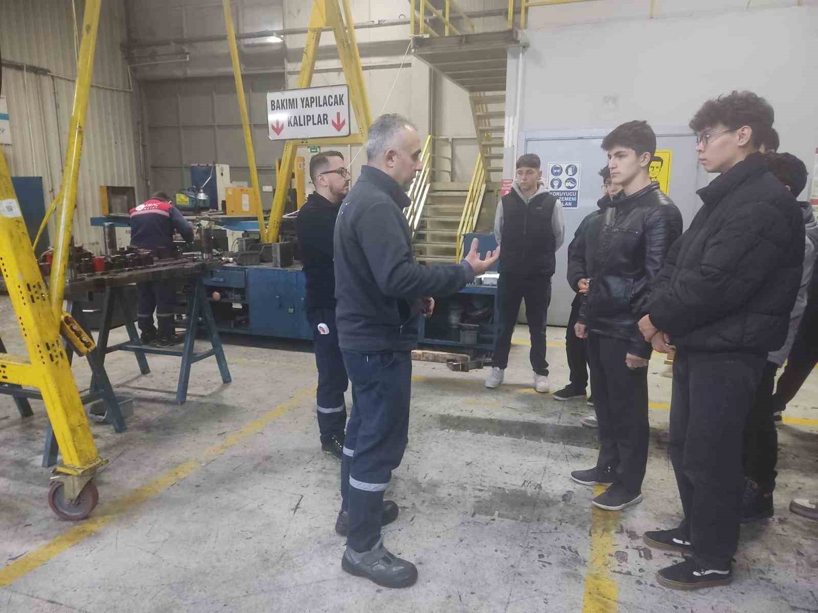 lise-ogrencilerden-yerli-uretime-teknoloji-odakli-ziyaret