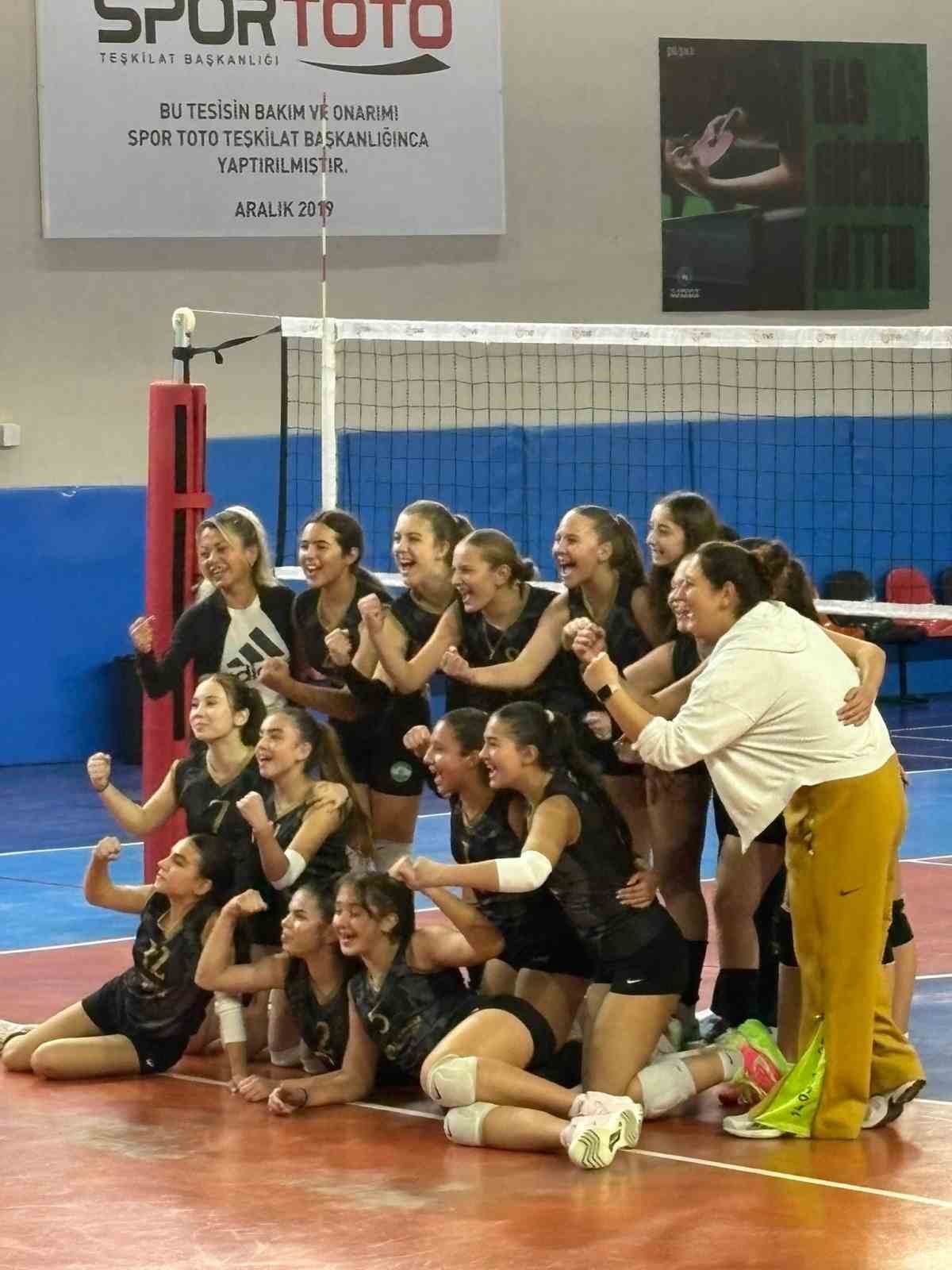 melahat-unugur-ortaokulu-voleybol-yildiz-kiz-kategorisinde-finalde