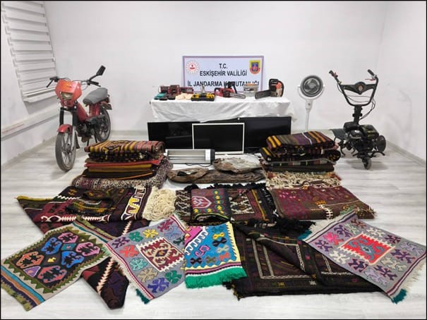 mezarciyiz-deyip-20-evi-soyan-2-supheli-yakalandi