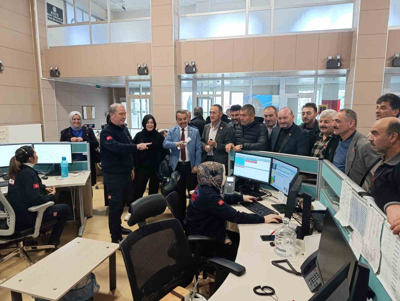 mudur-tamer-yigit-her-turlu-acil-durumda-muhtarlarimizin-verecegi-bilgi-cok-kiymetlidir