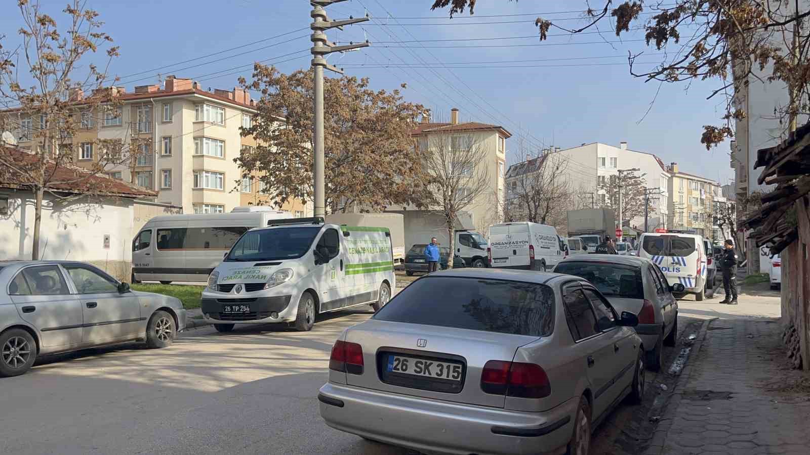 muhtarin-10-gun-boyunca-haber-alamadigi-74-yasindaki-sahis-evinde-olu-bulundu