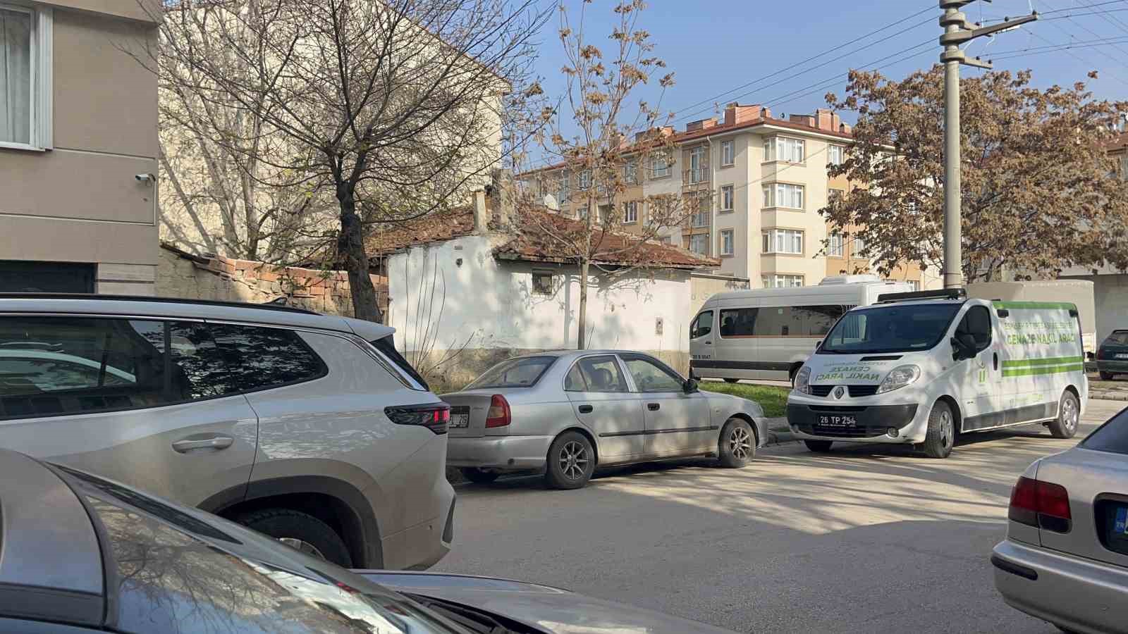 muhtarin-10-gun-boyunca-haber-alamadigi-74-yasindaki-sahis-evinde-olu-bulundu