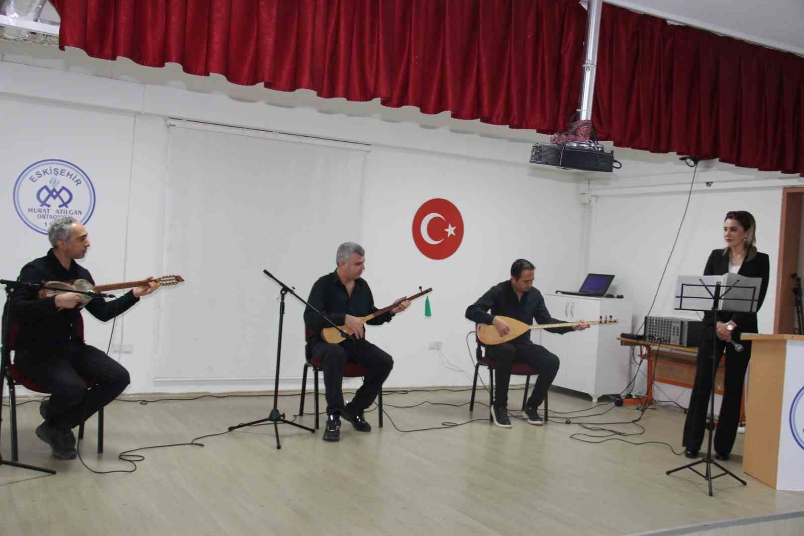 murat-atilgan-ortaokulunda-dunya-turk-dili-ailesi-gunu-programi-yapildi