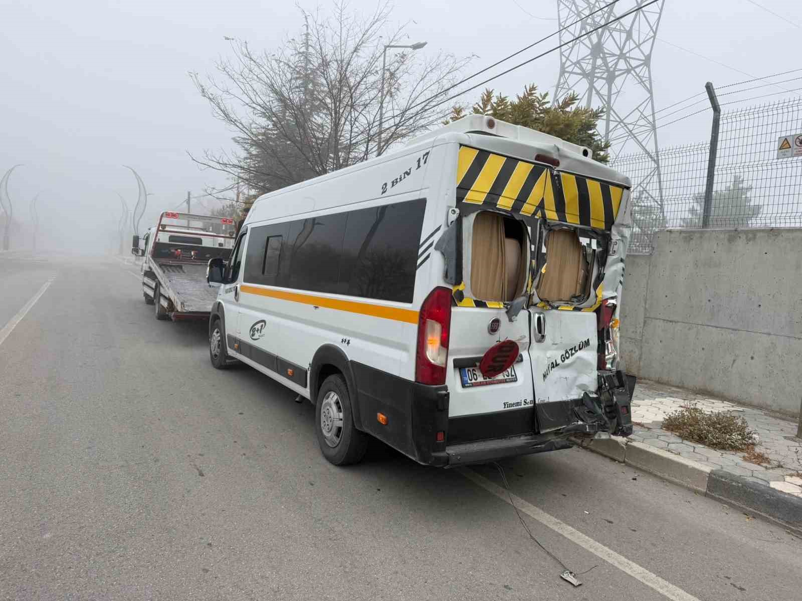 ogrenci-servisi-tir-ve-hafif-ticari-aracin-karistigi-kazada-20-kisi-yaralandi