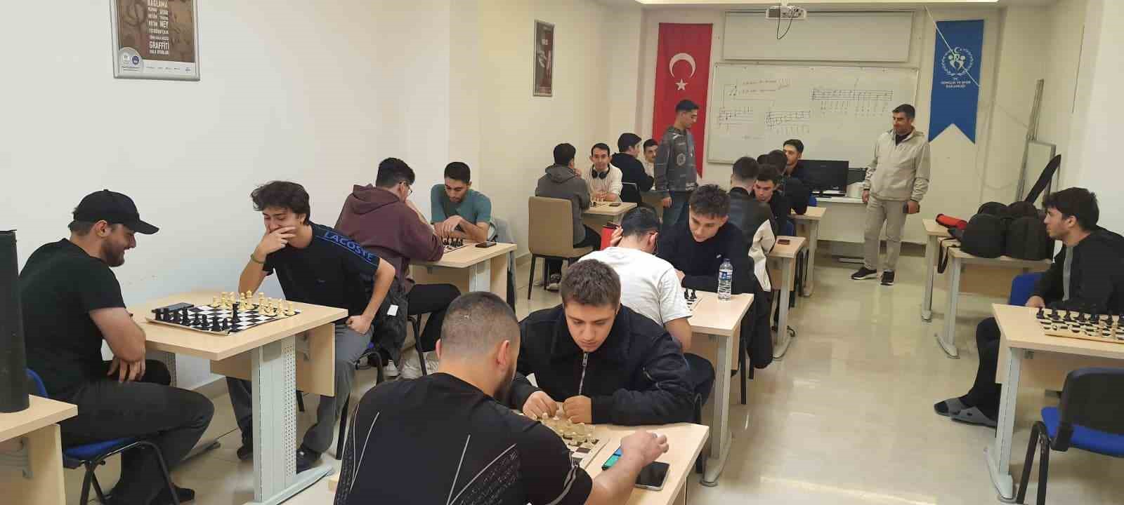 ogrenci-yurdunda-satranc-turnuvasi-heyecani-yasandi