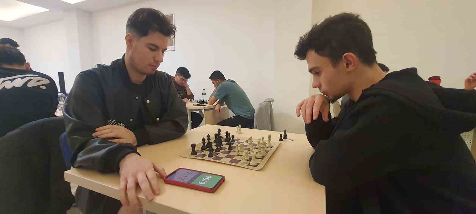 ogrenci-yurdunda-satranc-turnuvasi-heyecani-yasandi