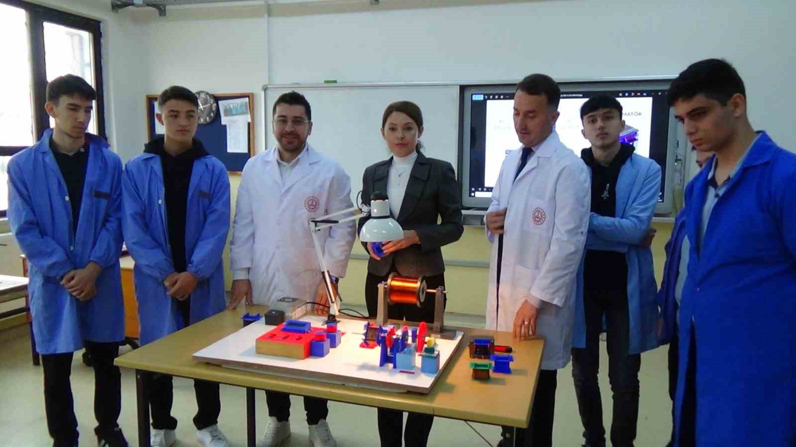 ogrenciler-depodaki-atil-malzemelerden-trafo-sarma-makinesi-yapti