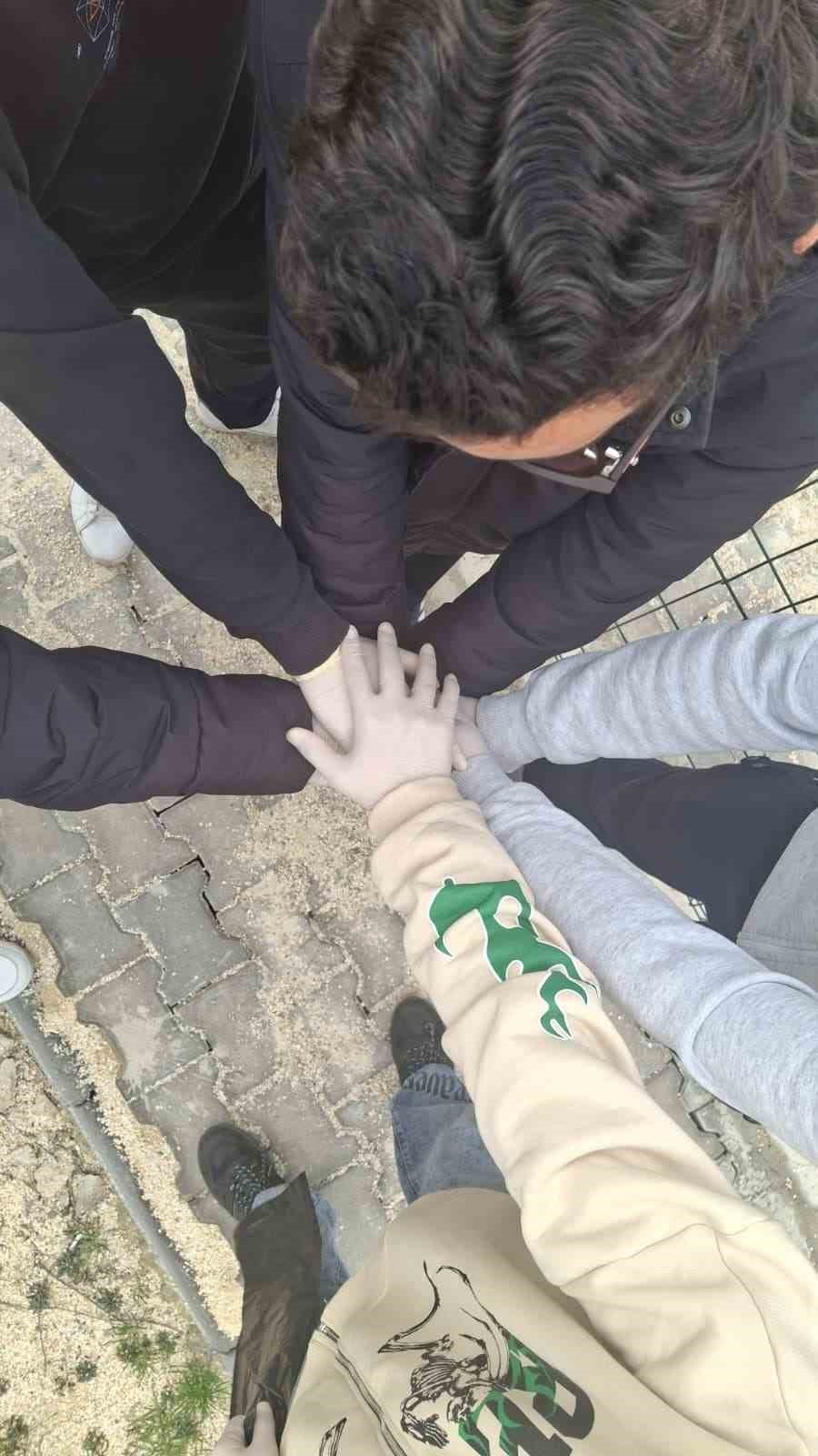 ogrenciler-dunya-gonulluler-gununde-bos-durmadi