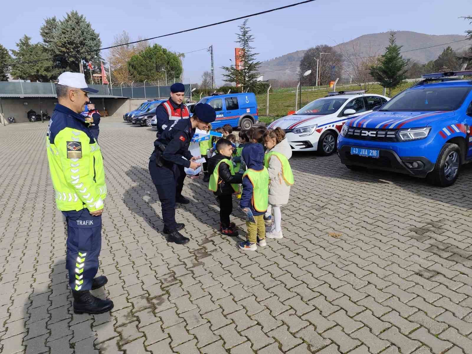 ogrencilere-temel-trafik-egitimi-verildi