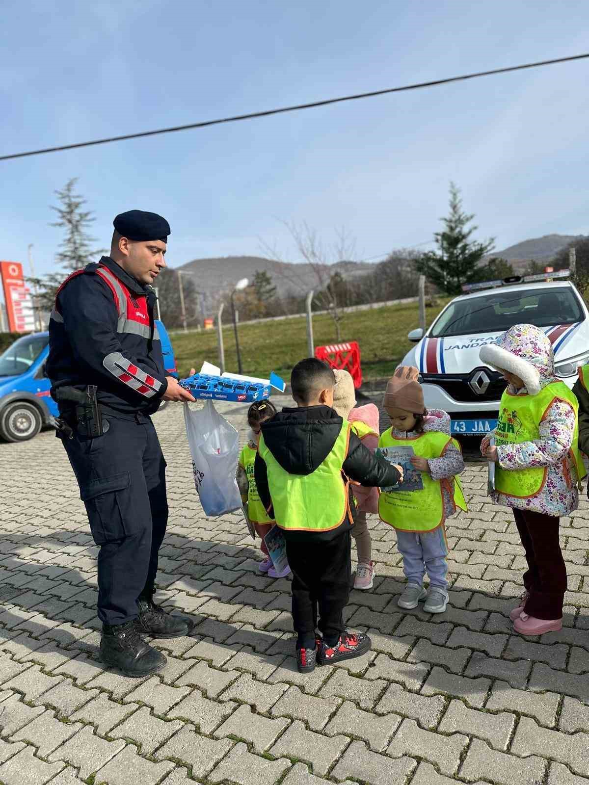 ogrencilere-temel-trafik-egitimi-verildi