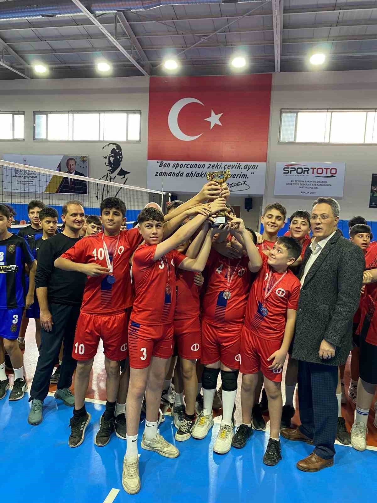 okul-sporlari-voleybol-yildiz-erkekler-musabakalari-sonuclandi
