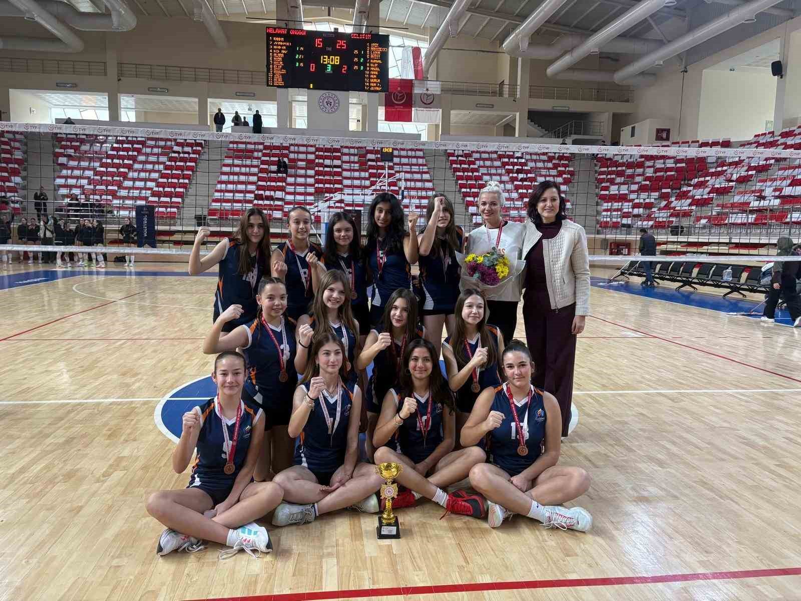 okul-sporlari-voleybol-yildiz-kizlar-musabakalari-sonuclandi