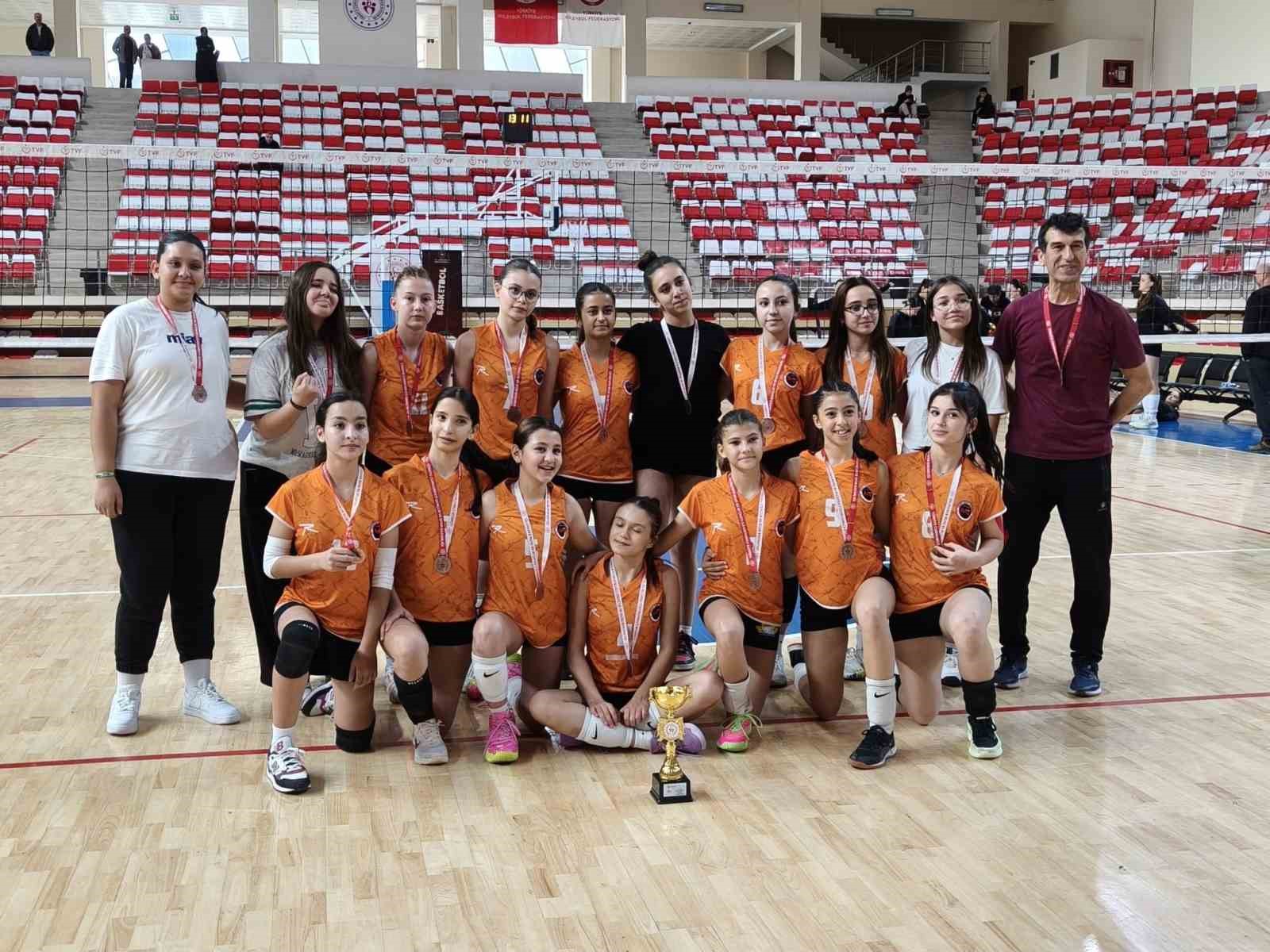 okul-sporlari-voleybol-yildiz-kizlar-musabakalari-sonuclandi