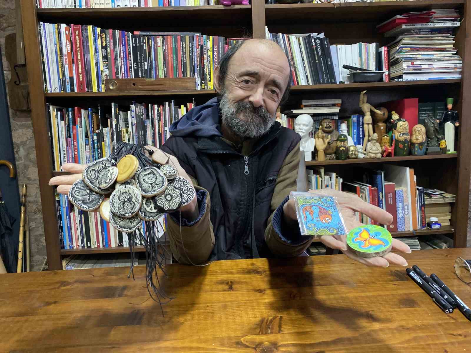 onun-karikatur-cizim-sevgisi-bitmedi