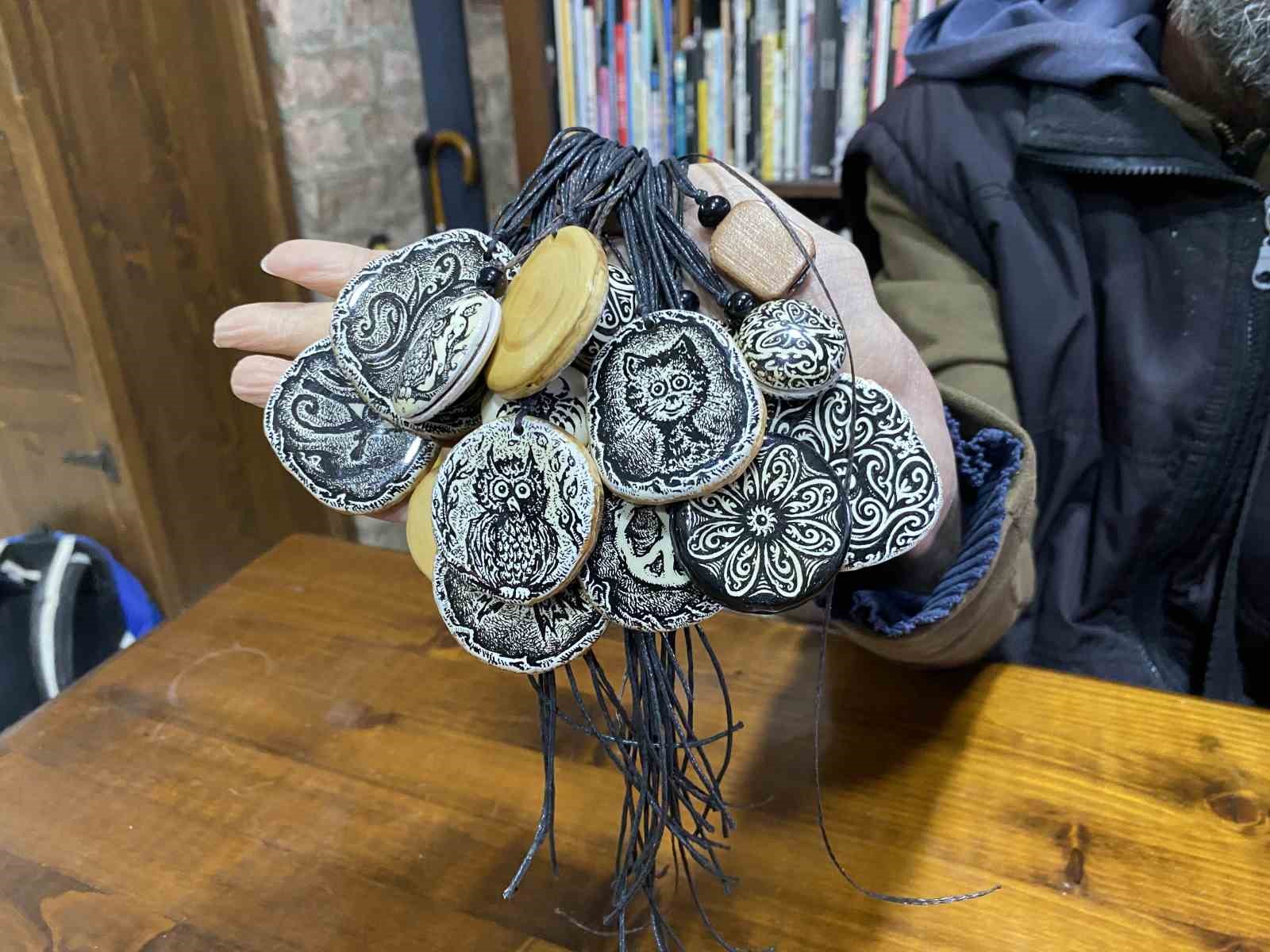 onun-karikatur-cizim-sevgisi-bitmedi