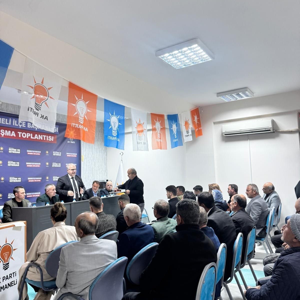 osmanelinin-yol-haritasi-ak-parti-toplantisinda-belirlendi