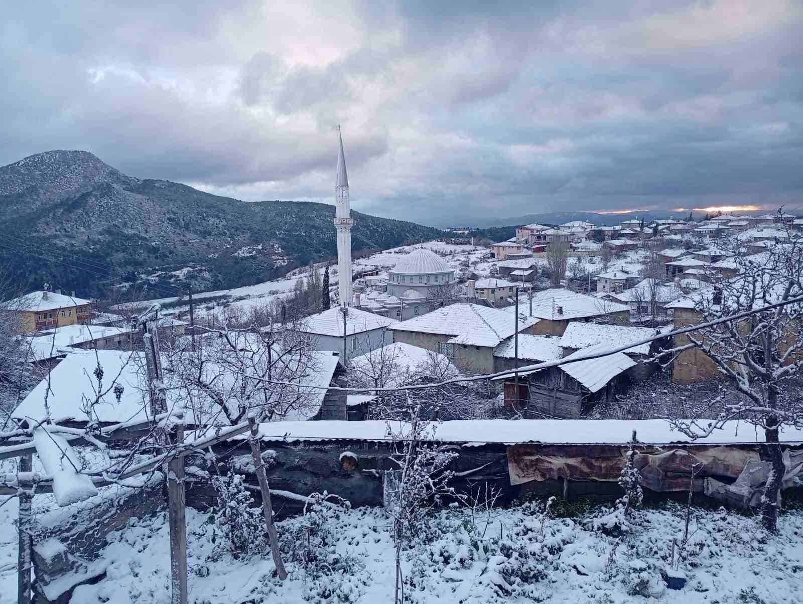 osmanelinin-yuksek-kesimlerine-mevsimin-ilk-kari-yagdi