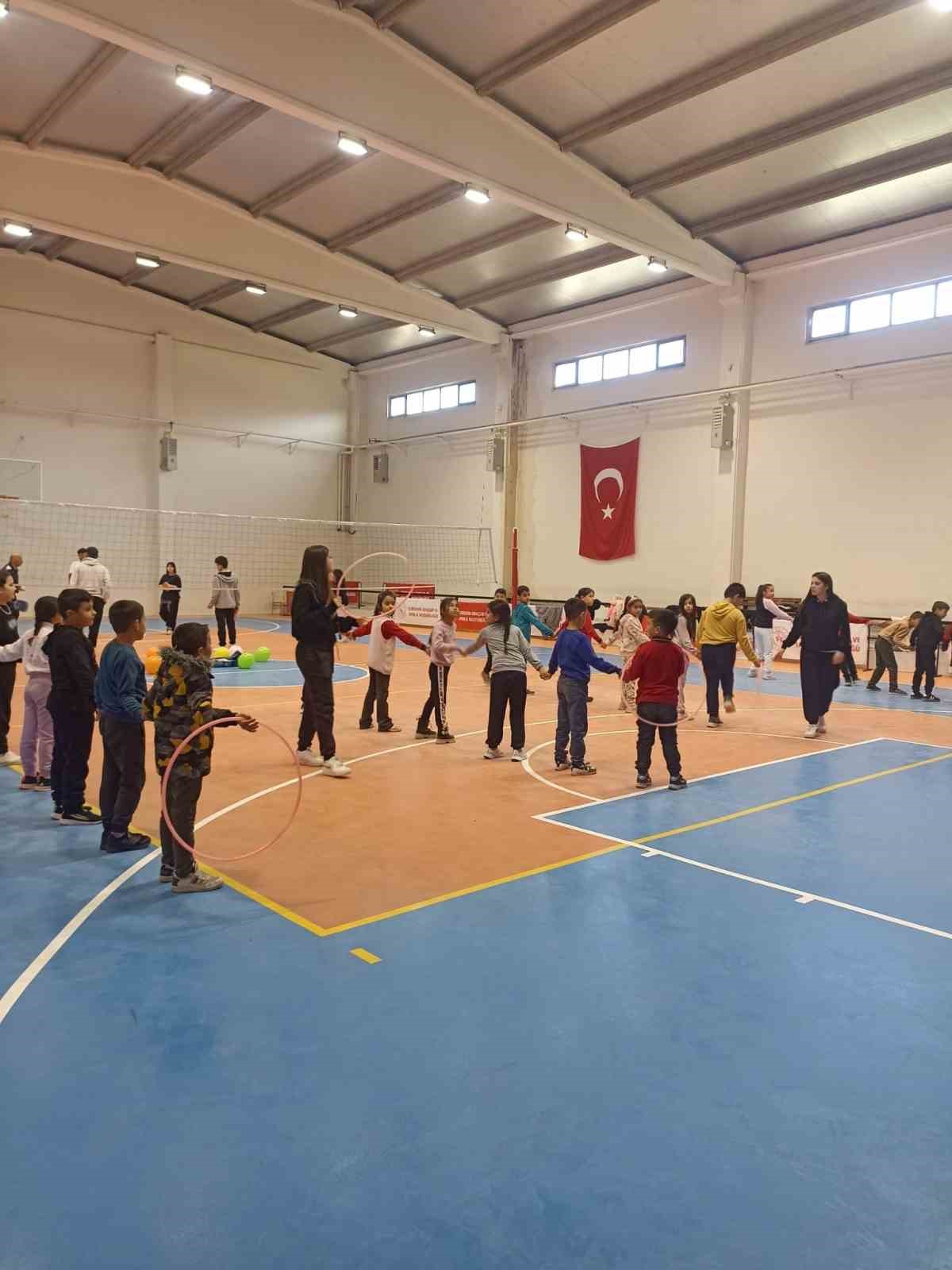 ozel-bireyler-uzmanlar-esliginde-dron-ucurmayi-deneyimledi