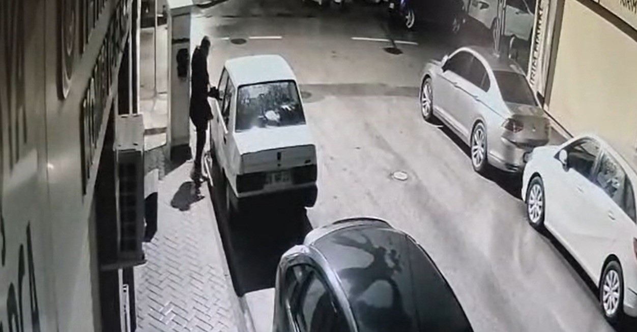 park-halindeki-aractan-oto-teyp-calan-supheli-yakalandi