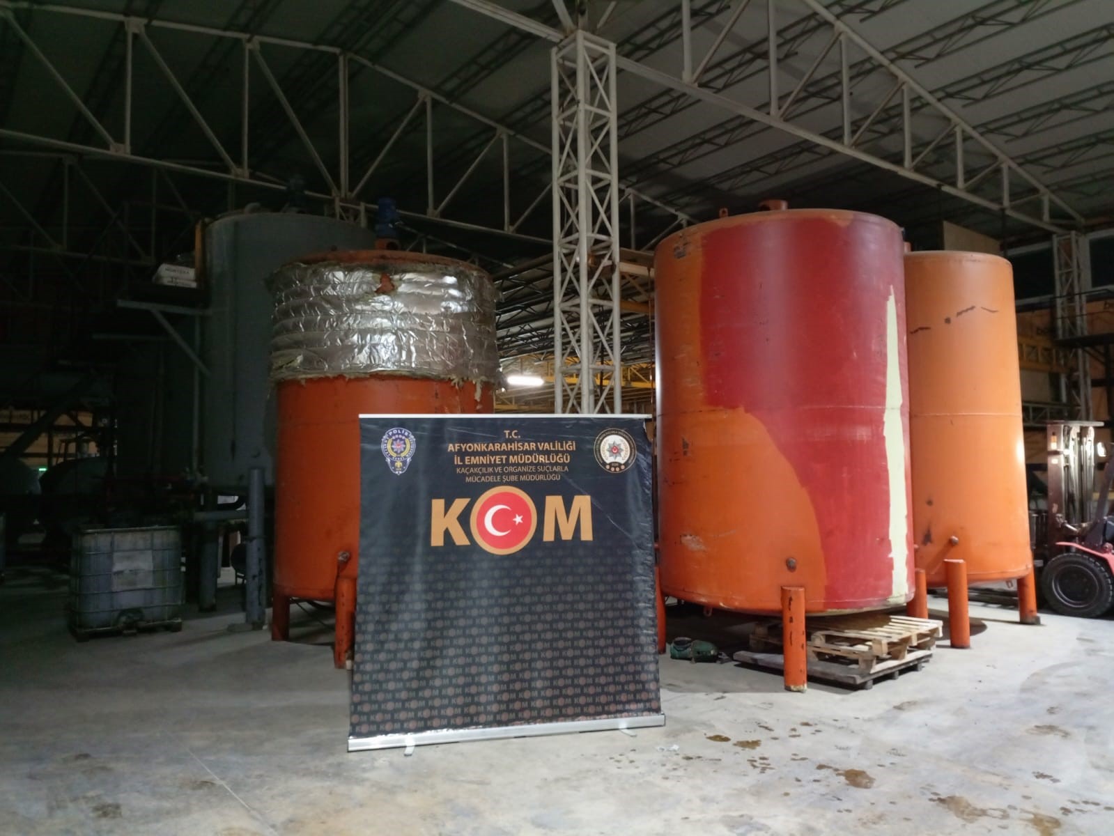 polis-20-ton-kacak-akaryakit-ele-gecirdi