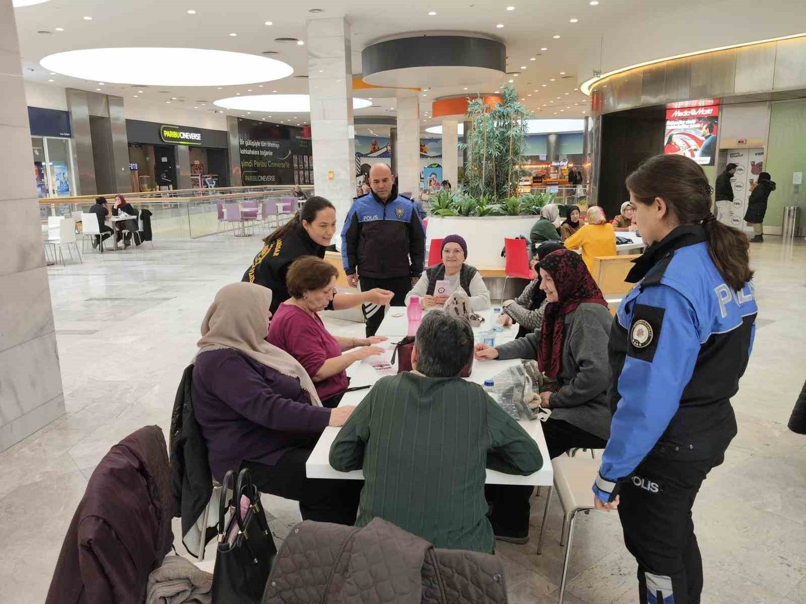 polis-vatandaslari-bilgilendirmeye-devam-ediyor