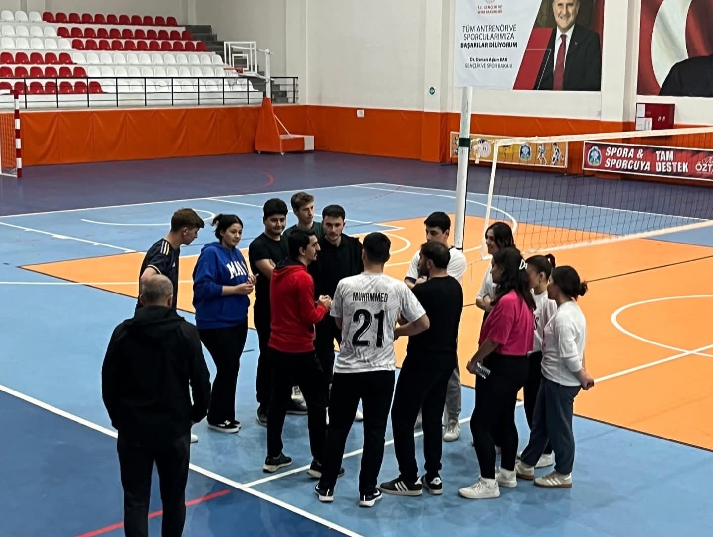 sandikli-myo-guz-donemi-voleybol-turnuvasi-sona-erdi