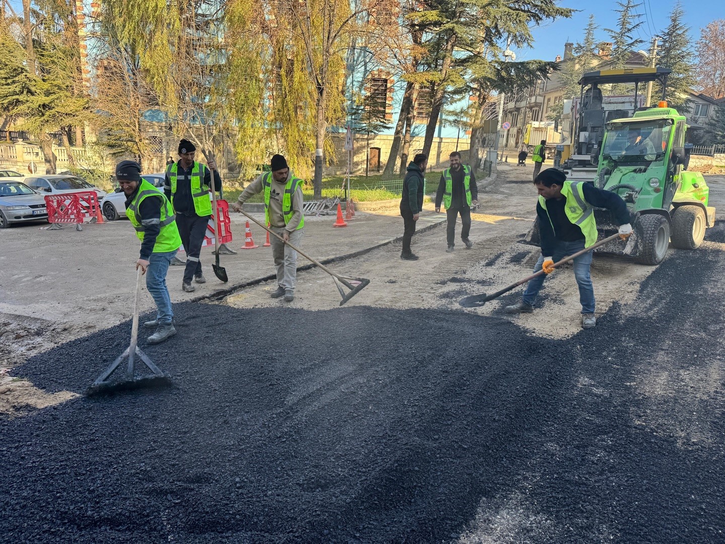 saray-mahallesinde-asfalt-calismalari-suruyor