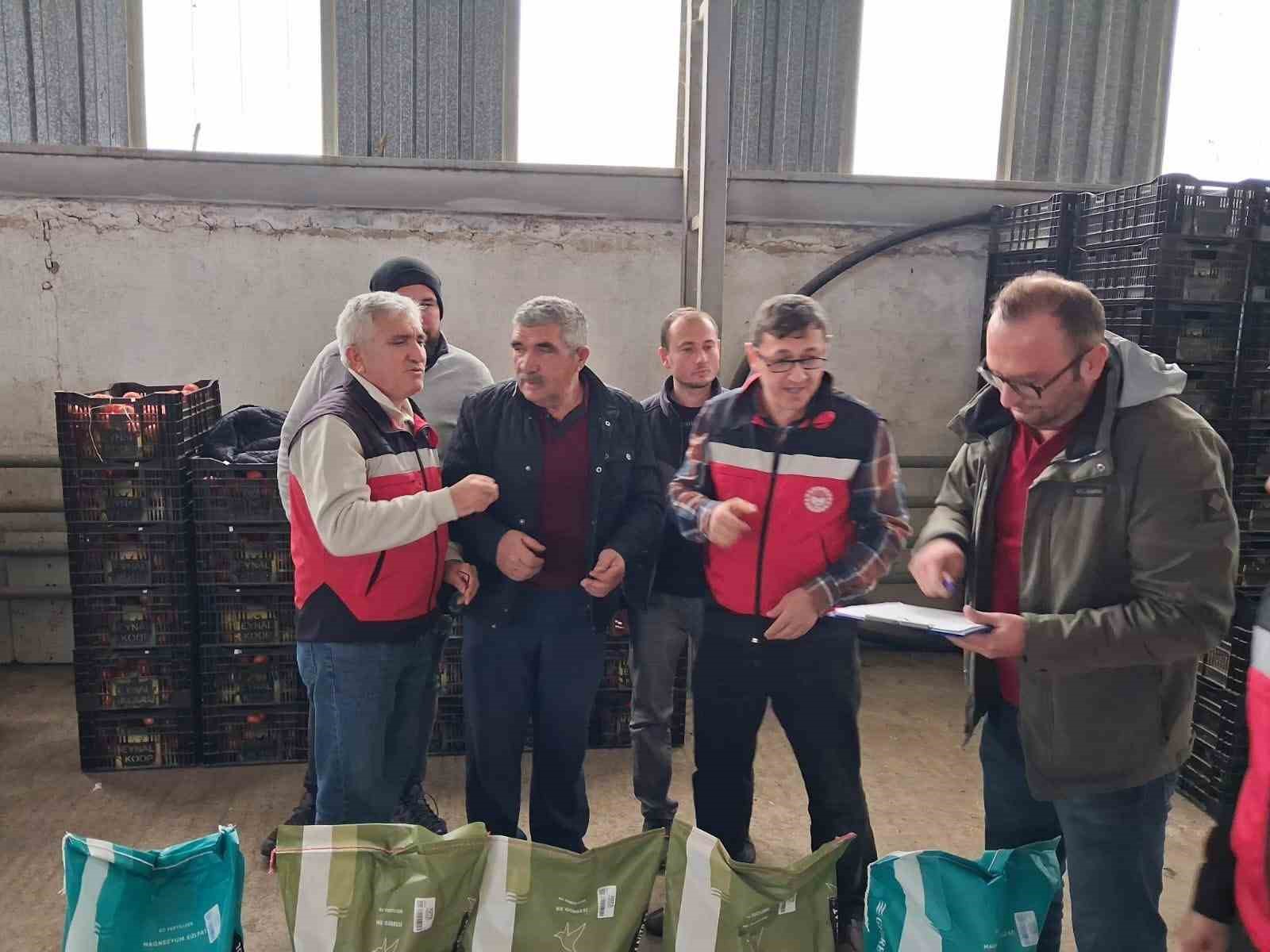 simavda-11-sera-ureticisine-25-ton-gubre-destegi