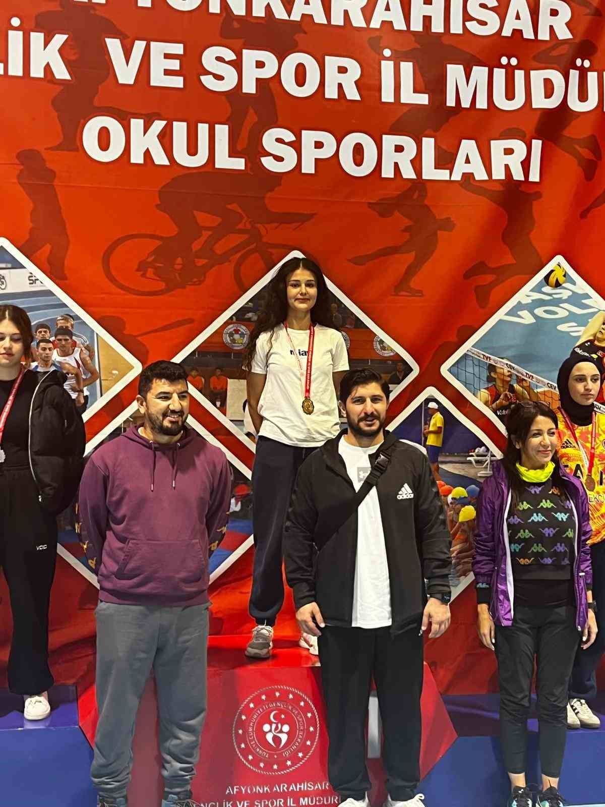 suhut-anadolu-lisesinden-tarihi-basari