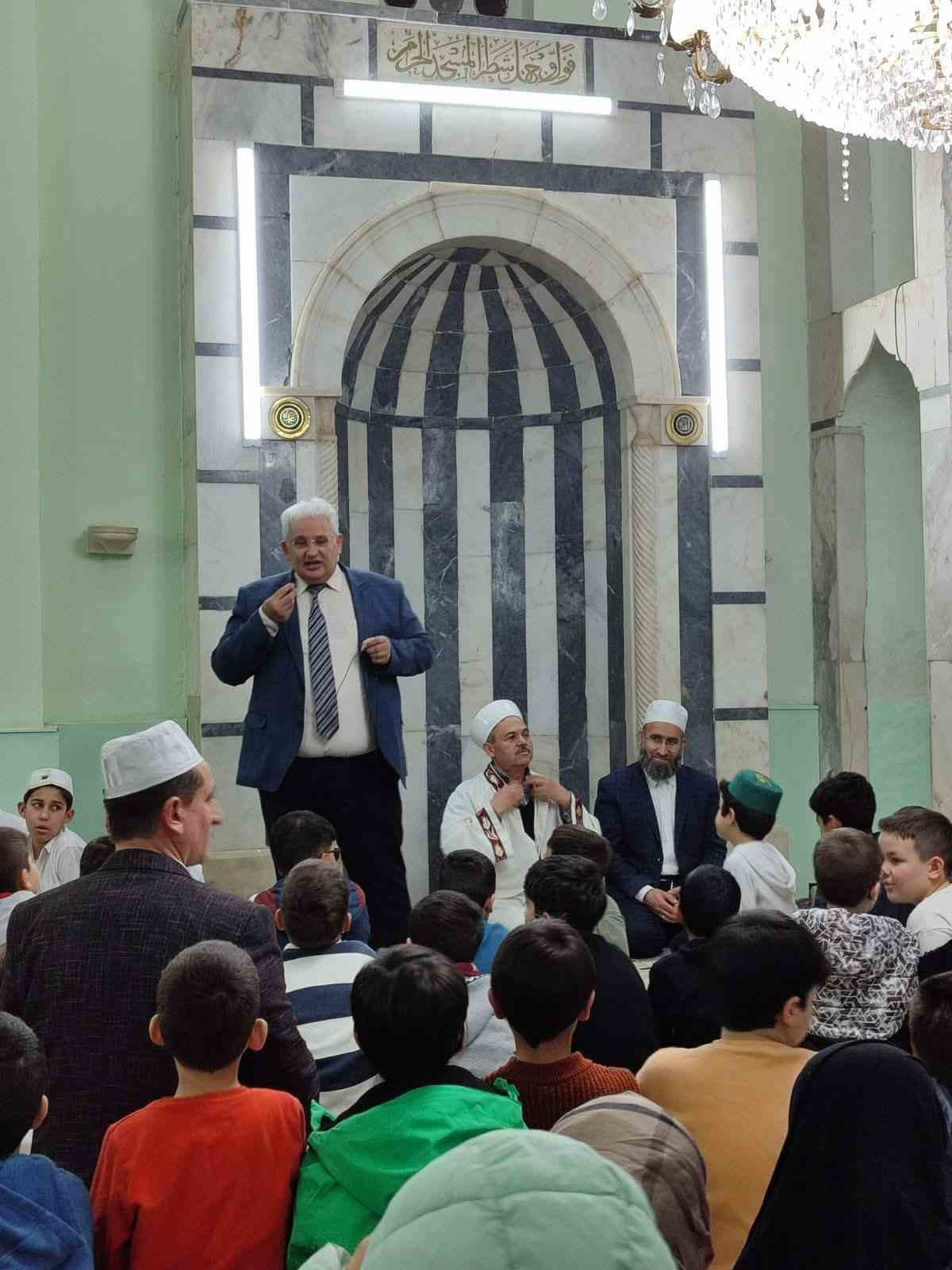 suhutta-camiler-cicek-acti