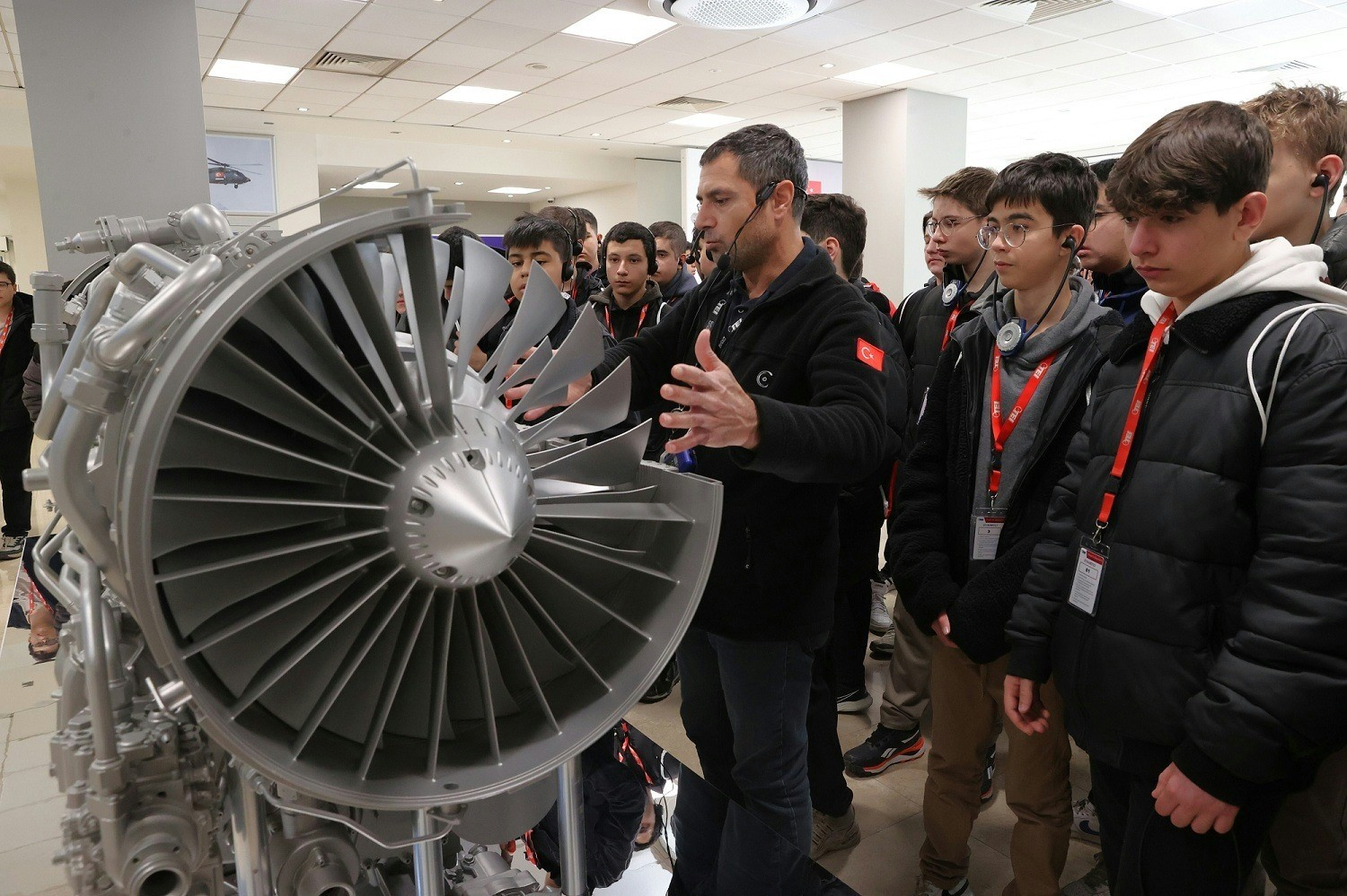 tei-milli-havacilik-motorlarini-ogrencilerle-bulusturdu