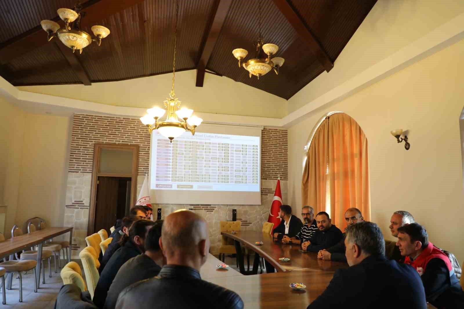 tohum-uretici-firmalara-yonelik-bilgilendirme-toplantisi-yapildi