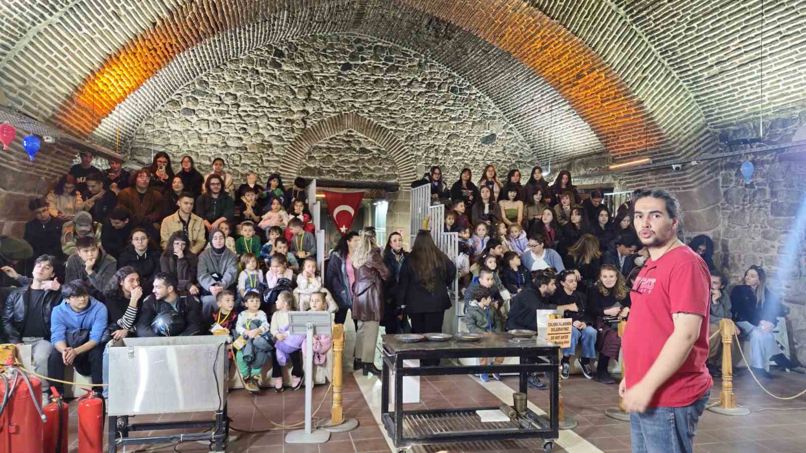 turizm-fakultesi-ogrencileri-kursunlu-kulliyesini-yerinde-inceledi