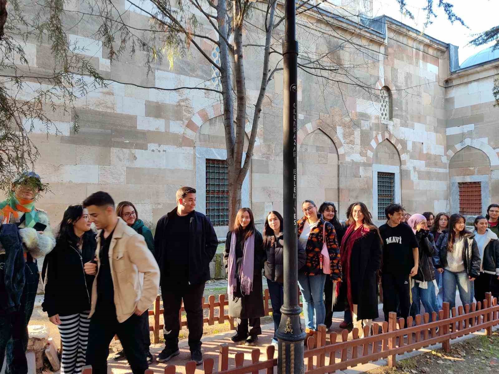 turizm-fakultesi-ogrencileri-kursunlu-kulliyesini-yerinde-inceledi