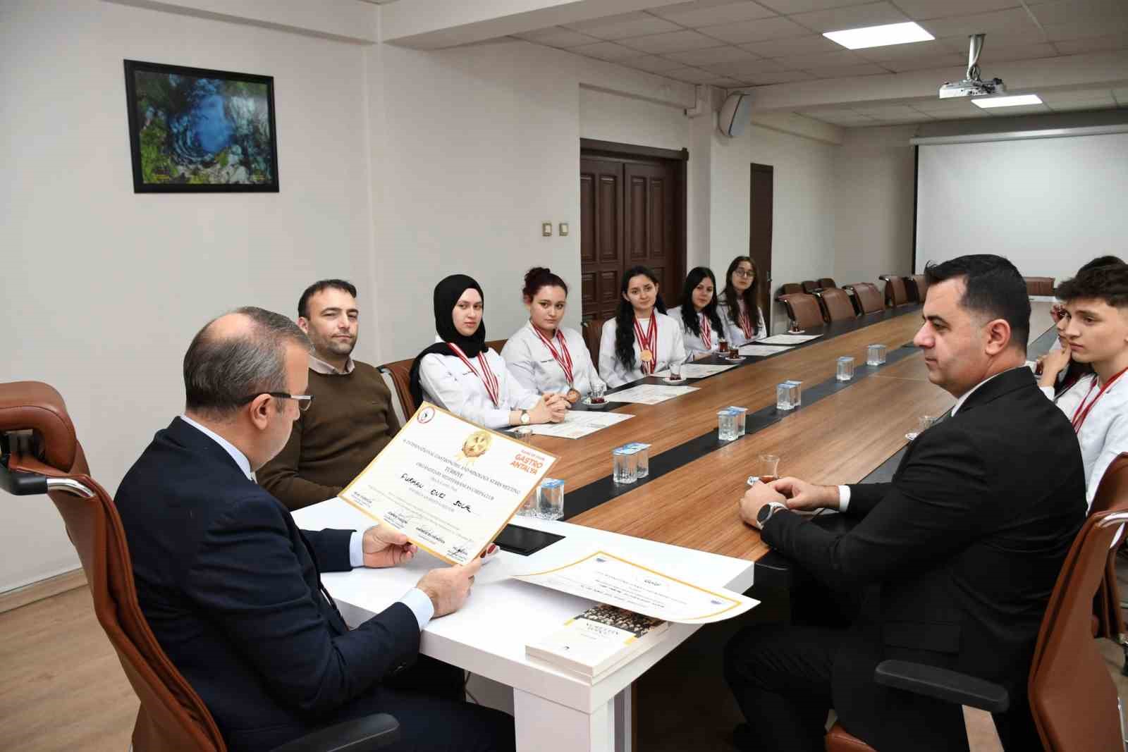 uluslararasi-yemek-yarismalarinda-eskisehire-1-kupa-ve-35-madalya