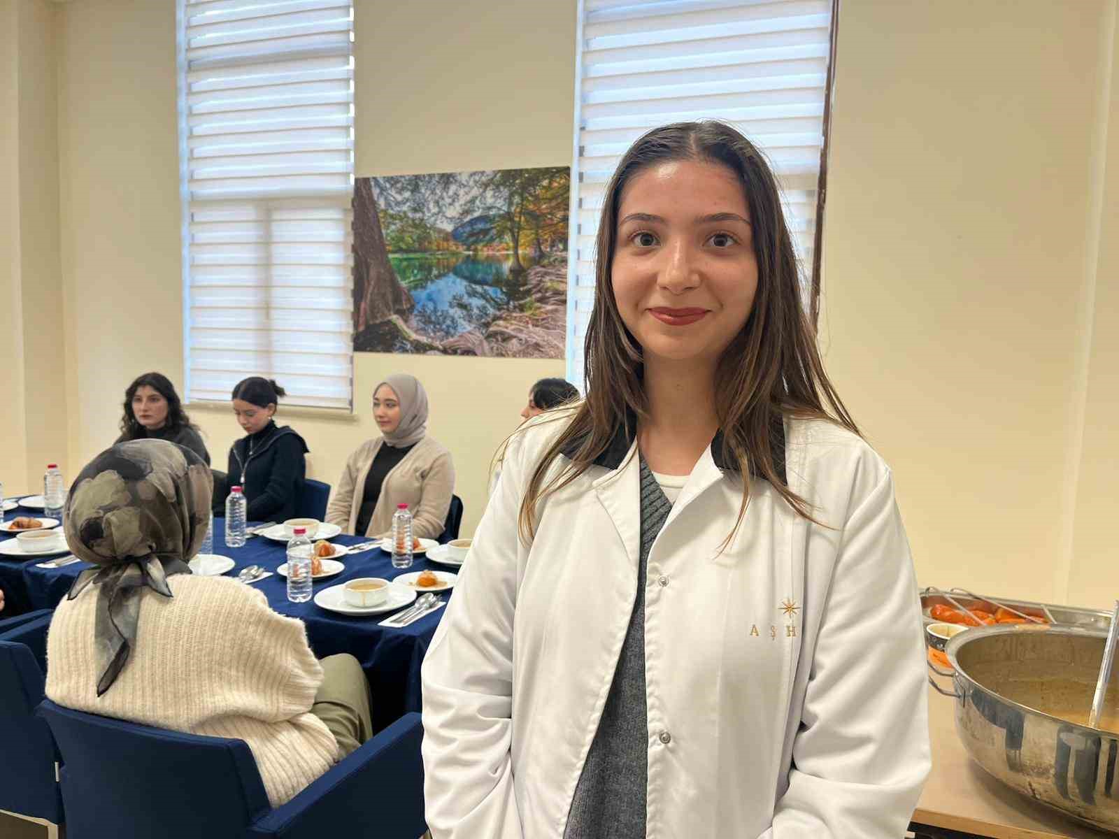 universite-ogrencileri-eskisehirin-yoresel-lezzetleri-icin-mutfaga-girdi