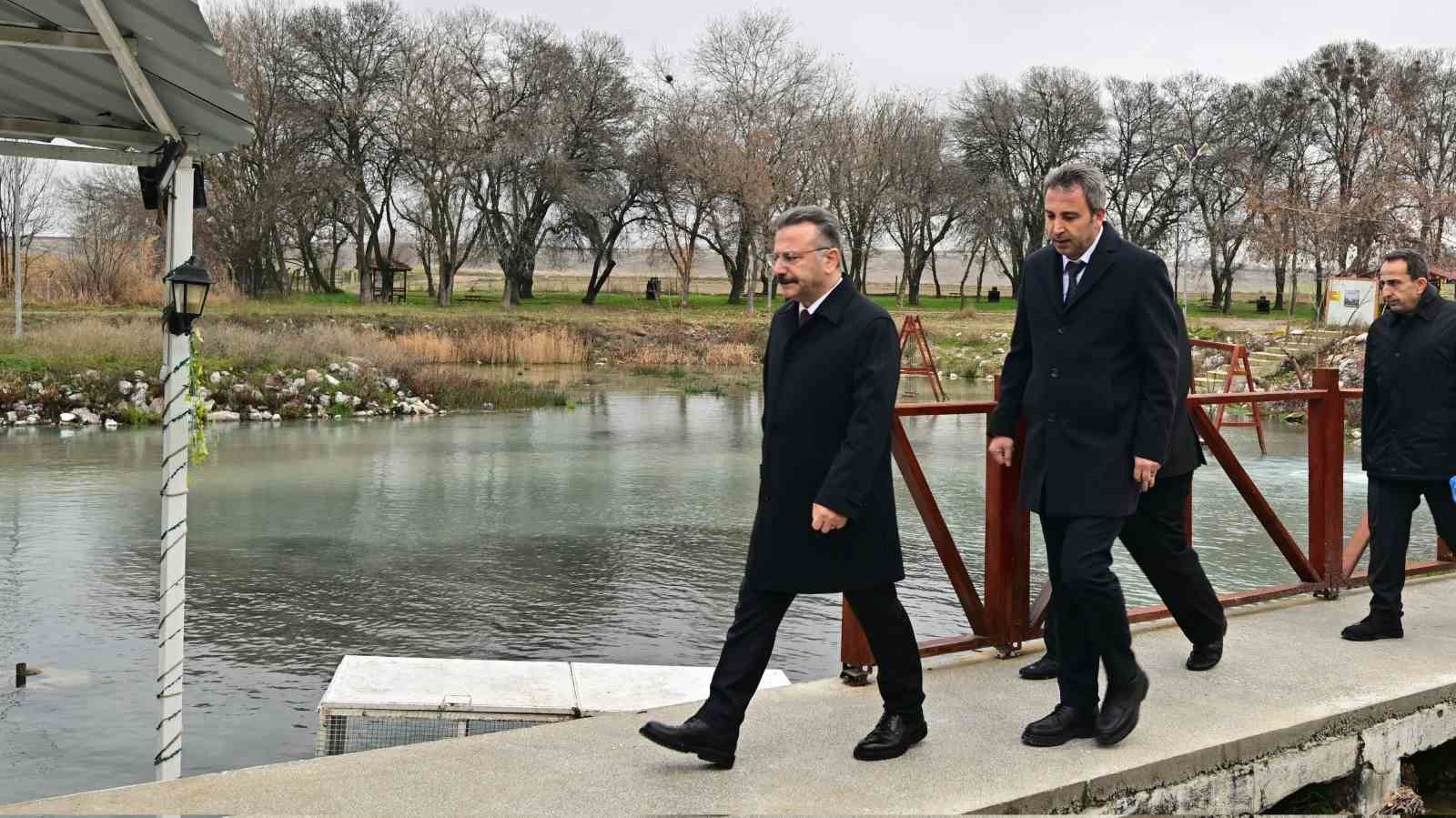 vali-aksoy-sakaryabasinda-yurutulen-calismalari-inceledi